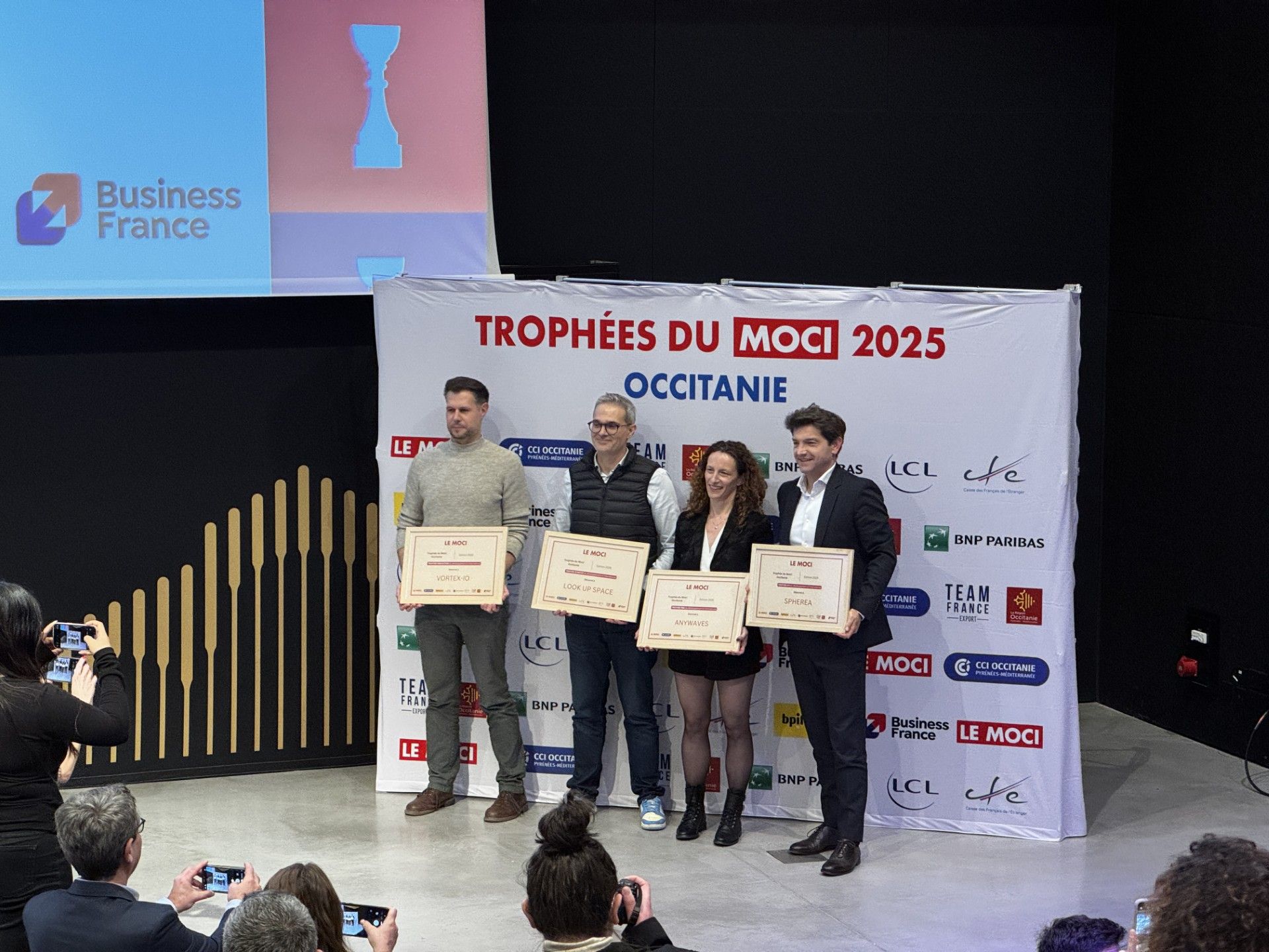 Anywaves has won the 𝗠𝗢𝗖𝗜 𝗢𝗰𝗰𝗶𝘁𝗮𝗻𝗶𝗲 𝟮𝟬𝟮𝟱 𝗧𝗿𝗼𝗽𝗵𝘆 in the SME International Development category